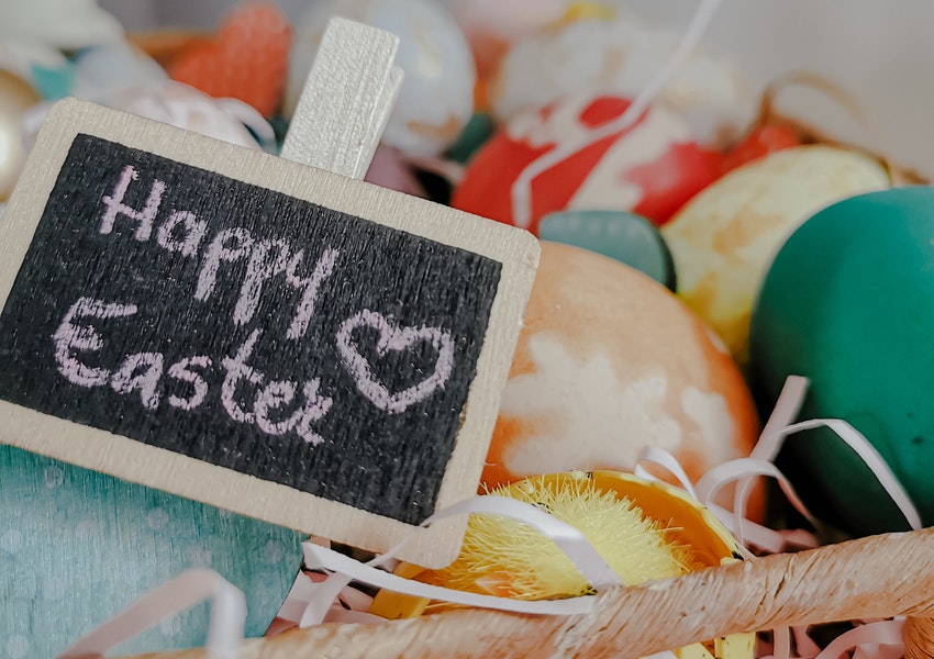 A chalkboard that reads 'Happy Easter' and some painted eggs.